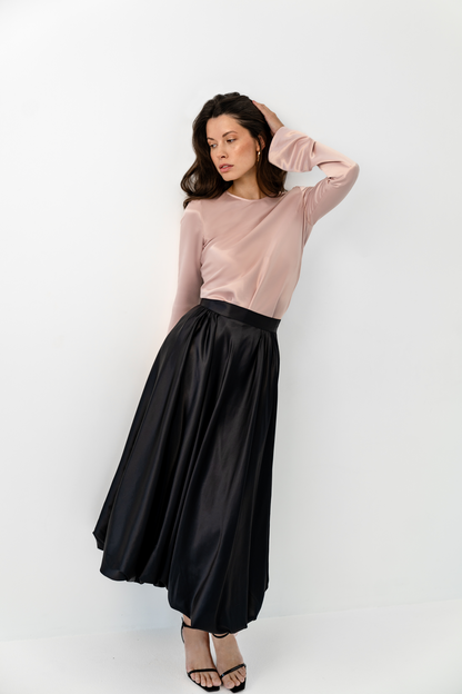 Black balloon skirt